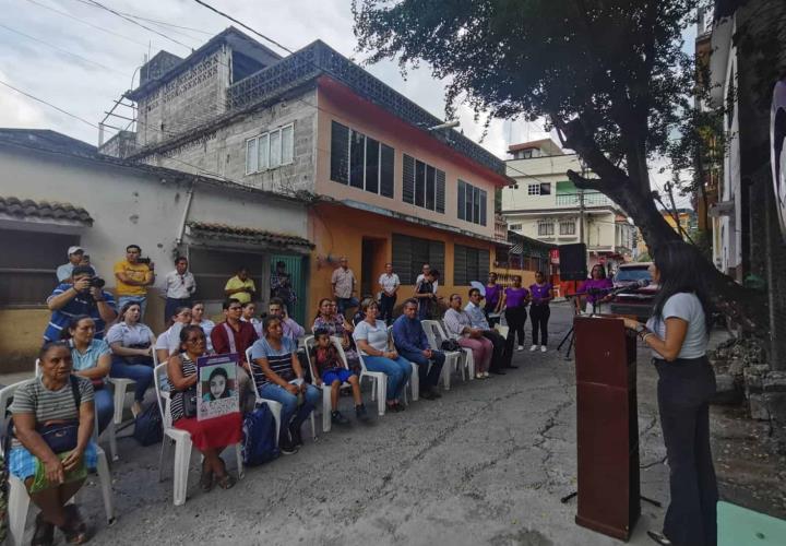 Develan memorial simbólico por víctimas de feminicidio