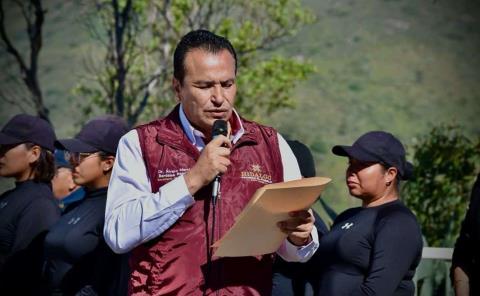 Contraloría encabeza ceremonia de arriamiento de la bandera nacional
