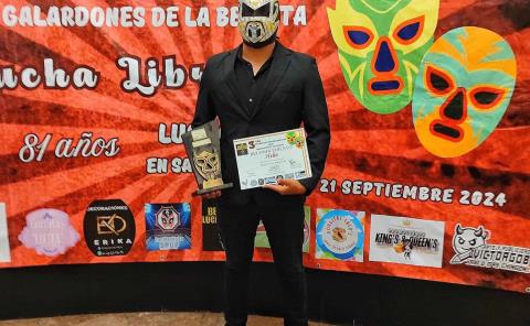 Luchador Helio fue galardonado 
