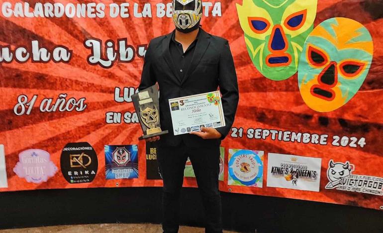 Luchador Helio fue galardonado 