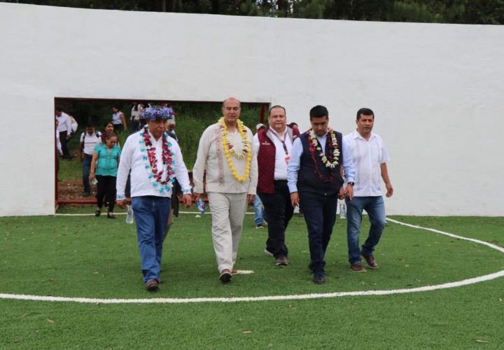 Titular de la SEPH recorrió escuelas de Huazalingo y Tlanchinol