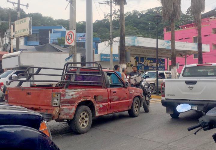 Camioneta impactó a motocicleta de lujo BMW