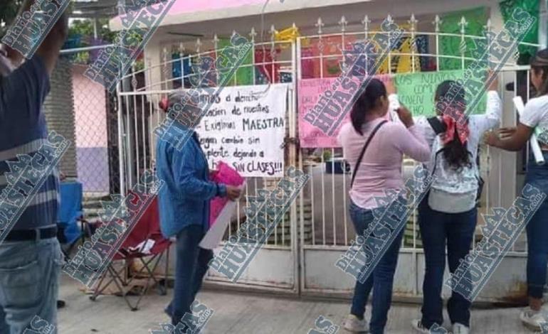 ¡Exigen maestra para Jardín de Niños!