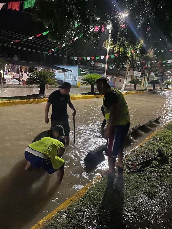 Protección Civil realizó desazolve de cunetas y alcantarillas 