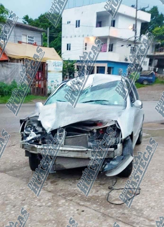 Auto chocó contra retro