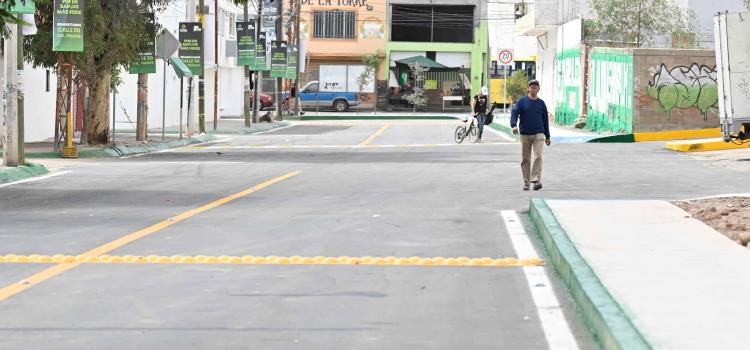 Reconocen a Gallardo por calle de Clínica 50 