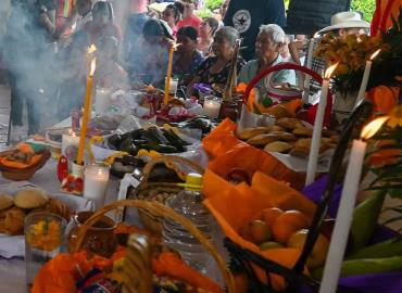 Ayuntamiento realizó primer ofrenda a San Miguel Arcángel