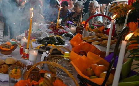 Ayuntamiento realizó primer ofrenda a San Miguel Arcángel
