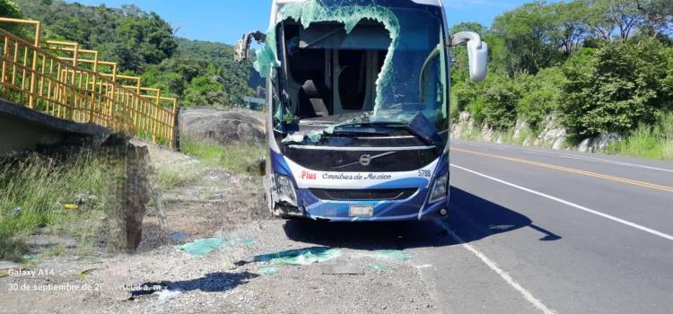 AUTOBUSAZO EN LA AUTOVÍA