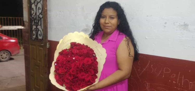 Bellas flores recibió María del Consuelo