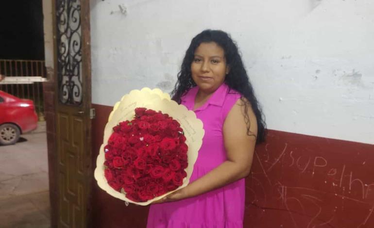 Bellas flores recibió María del Consuelo