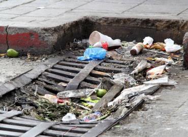 Piden evitar arrojar basura en alcantarillas