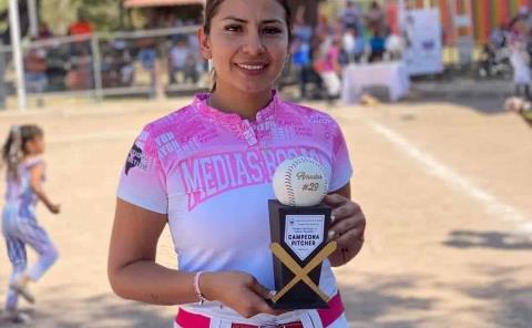 Final de softbol Estrellas ante Medias Rosas 
