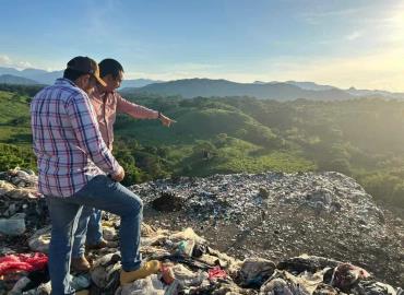 Carlos César Escamilla busca ampliar el basurero municipal