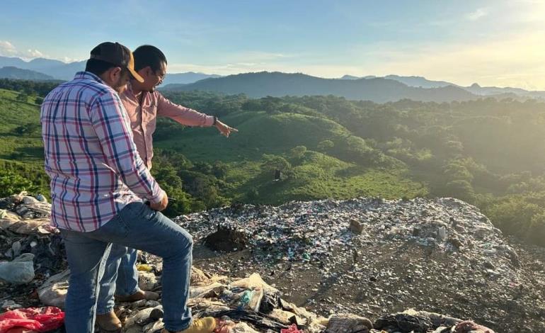 Carlos César Escamilla busca ampliar el basurero municipal