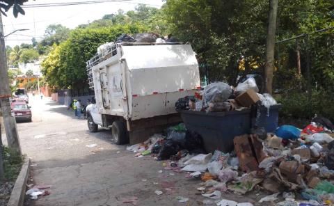 Retiran grandes cantidades de basura