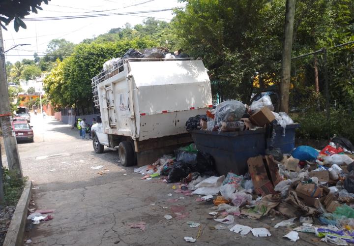 Retiran grandes cantidades de basura