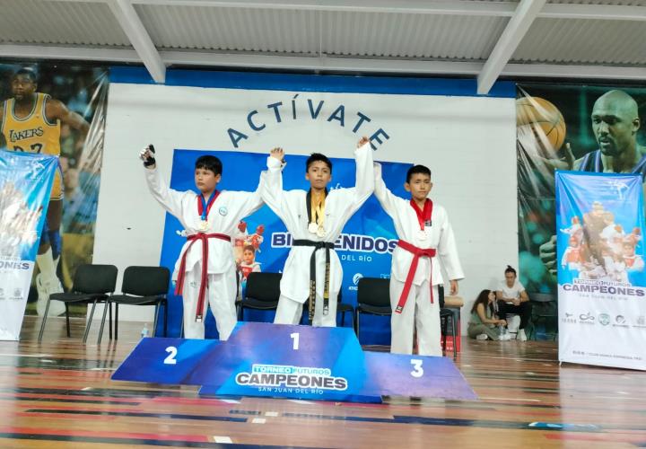 Guerreros Tamazunchale de TKD triunfan en San Juan del Río Qro.