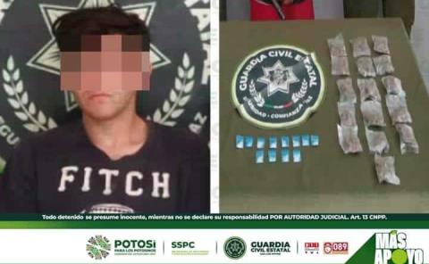 Atoran a presunto con dosis de droga