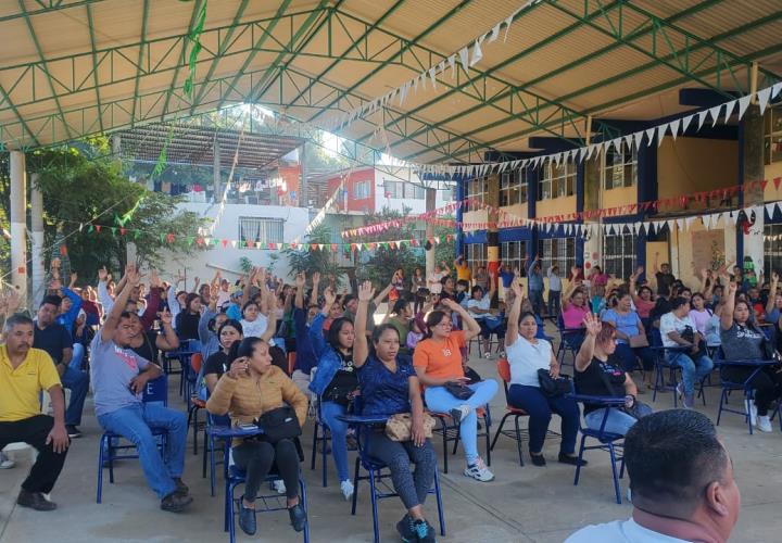 Continúan sin clases los alumnos de la Benito Juárez