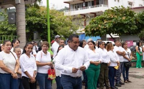 Llama alcalde a gobernar con sentido humano