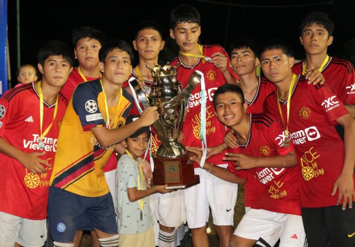 Premiaron a lo mejor en el torneo juvenil de la Bomba