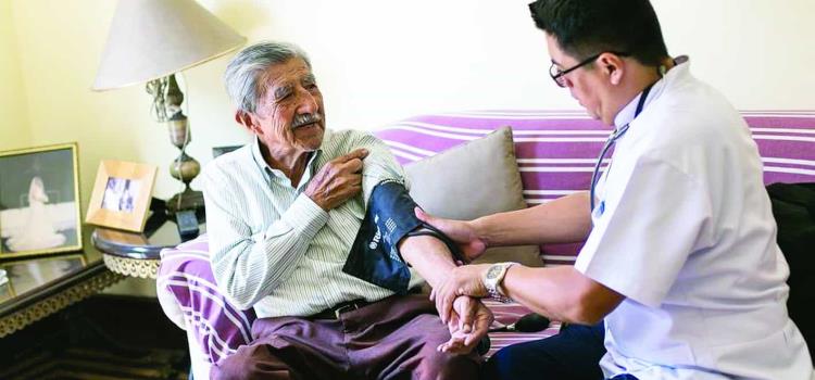 Atención médica a los abuelitos en sus casas