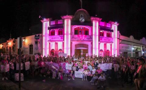 Todo un éxito la "Caminata Rosa" 
