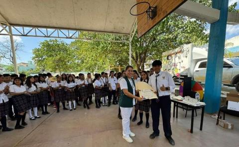 Centro de Salud Huejutla impartió orientación a alumnos de la ESGHAR
