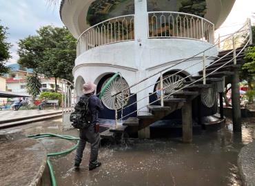 Realizó Ecología limpieza total de la plaza principal.