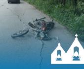 Mujer grave tras caer de su moto