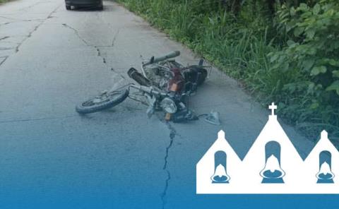 Mujer grave tras caer de su moto
