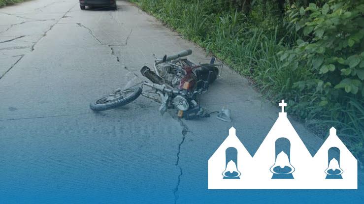 Mujer grave tras caer de su moto