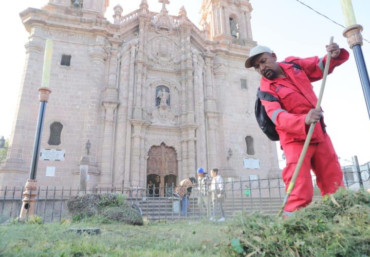 Aplicaron "talacha" en explanada de la Basílica