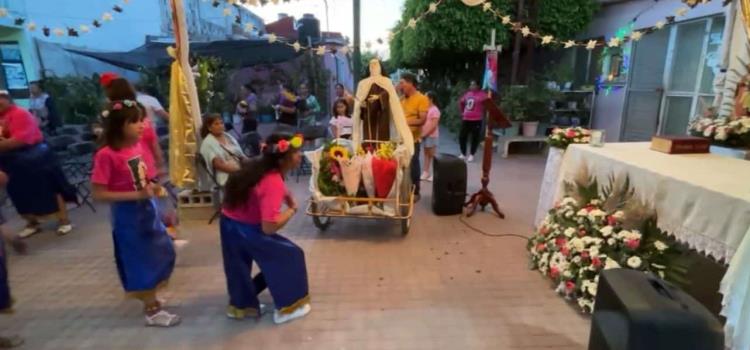 Infonavit Los Naranjos celebró a Santa Teresa