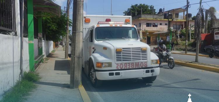 Mujer cayó de su motocicleta