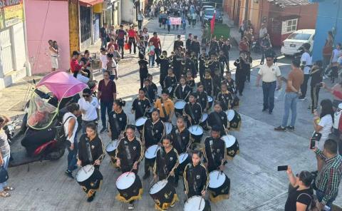 Semana deportiva de la zona 013 arrancó con Desfile