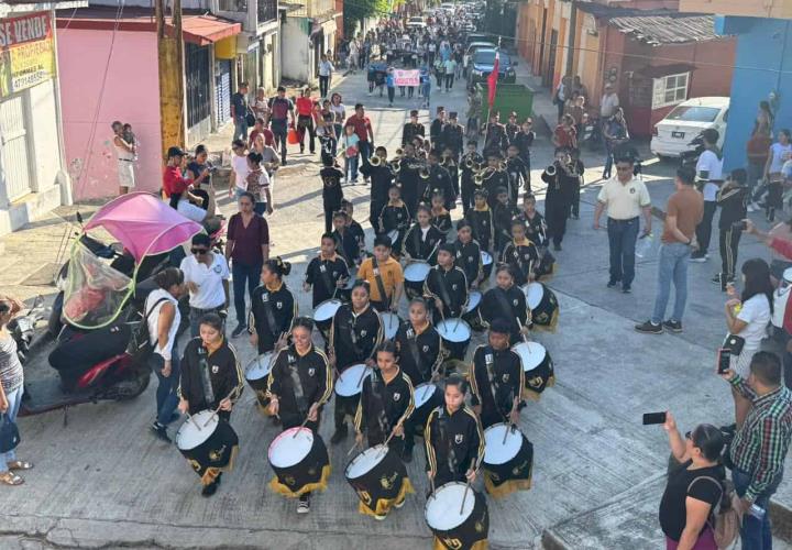 Semana deportiva de la zona 013 arrancó con Desfile