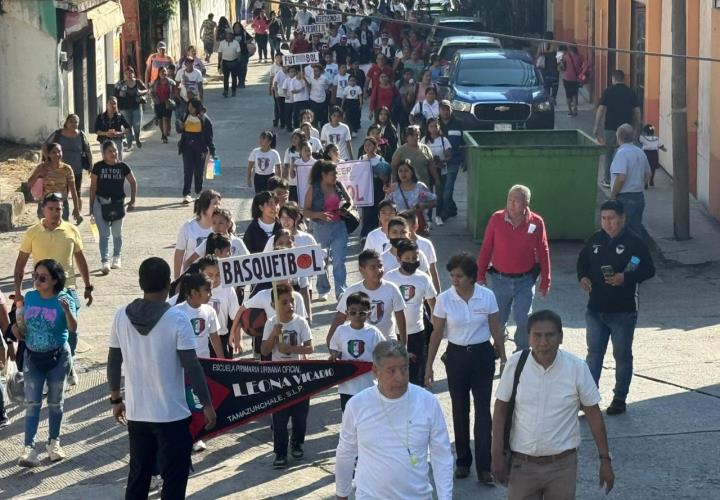 Semana Deportiva de la zona 013 arrancó con desfile