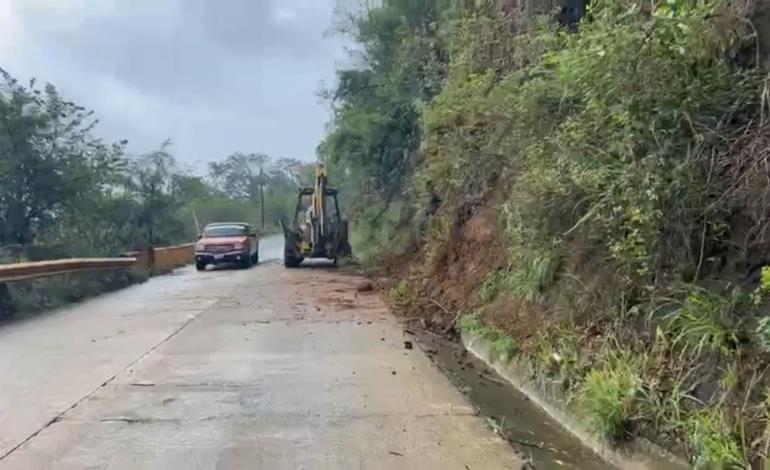 PC trabaja en despeje de caminos