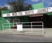 Secundaria "Benito Juárez" prepara colorido desfile  