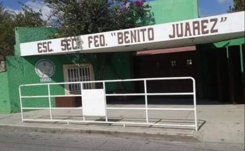 Secundaria "Benito Juárez" prepara colorido desfile  
