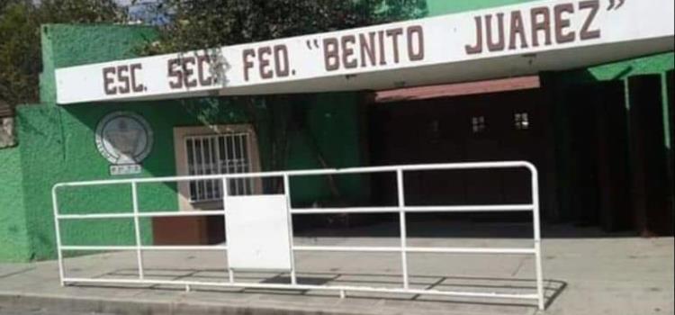 Secundaria "Benito Juárez" prepara colorido desfile  