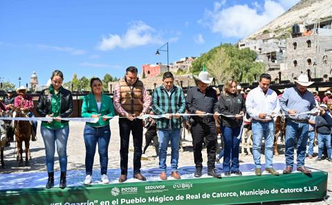 Inauguraron plaza en Real de Catorce
