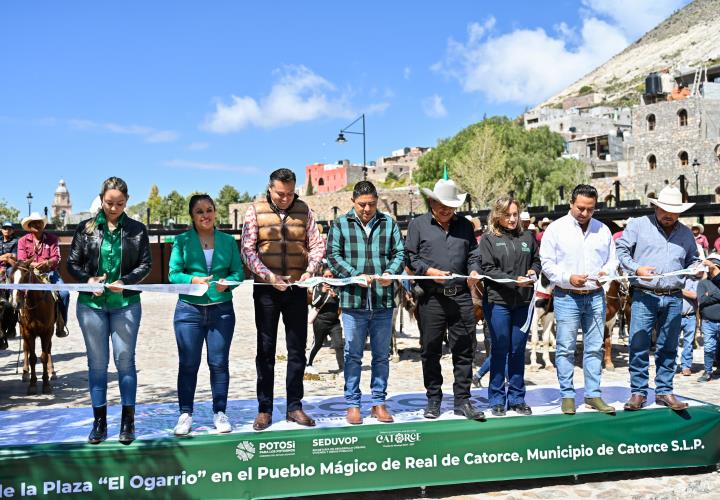 Inauguraron plaza en Real de Catorce