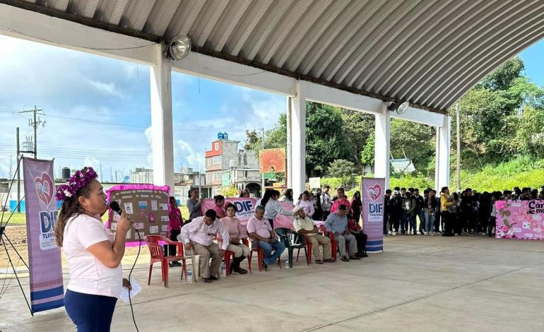 Llevaron a cabo Caminata Rosa 