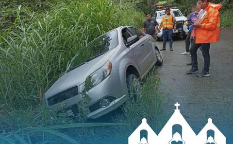 Auto se salió de la carretera
