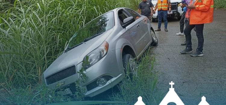 Auto se salió de la carretera