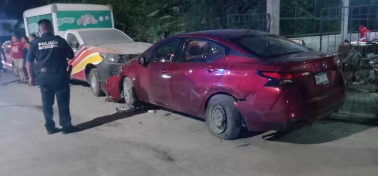 Automóvil chocó contra dos carros          