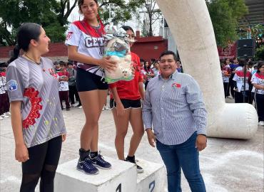 Gina ganó la carrera del CETis 106 